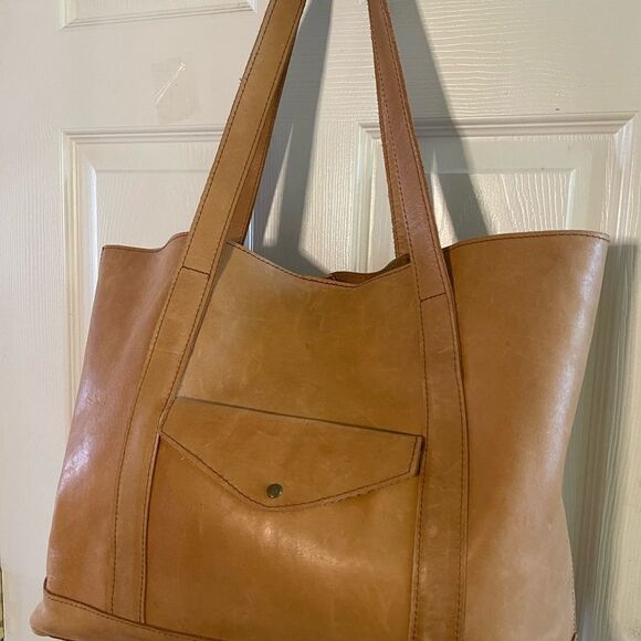 Fashion Able made in Ethiopia Mamuye tote, soft distressed cognac leather. - Picture 3 of 16